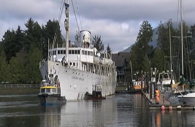 Canadian Princess
Sets Sail One Last
Time